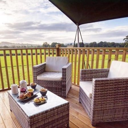 Midleydown Luxury Glamping Hotel Ексетър Екстериор снимка