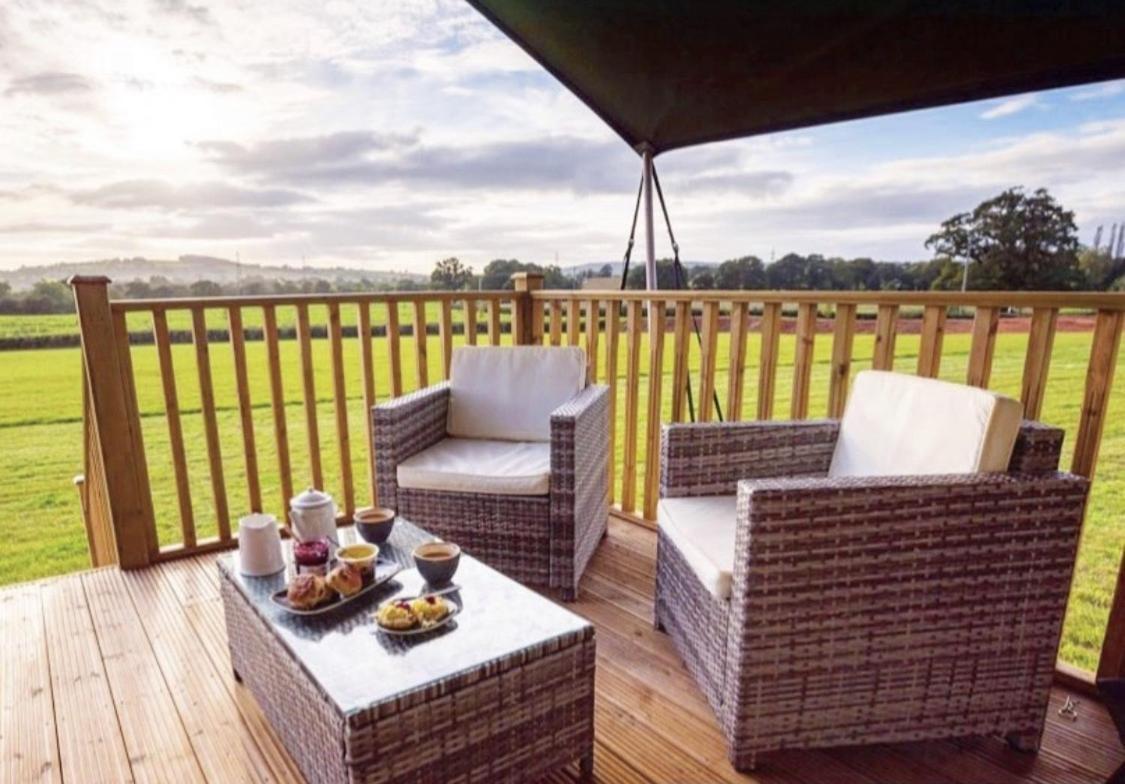 Midleydown Luxury Glamping Hotel Ексетър Екстериор снимка