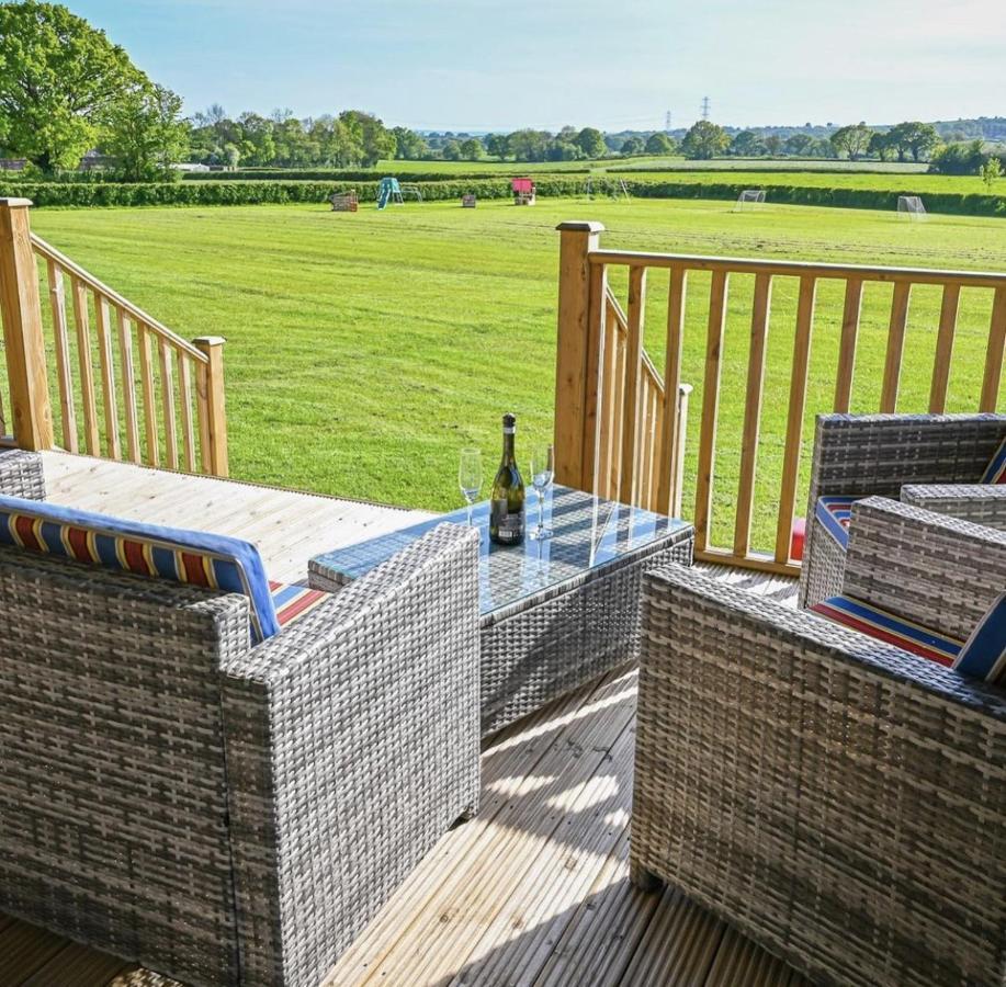 Midleydown Luxury Glamping Hotel Ексетър Екстериор снимка